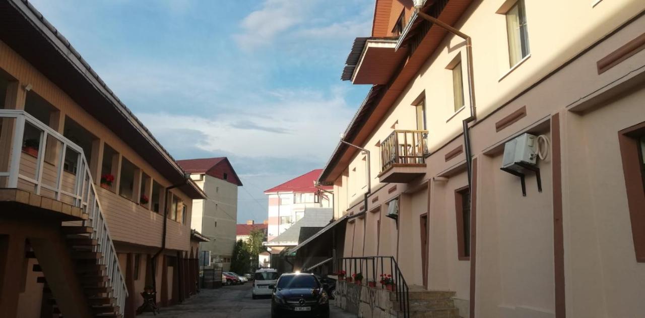 Hostel „La Galan” Радівці Екстер'єр фото
